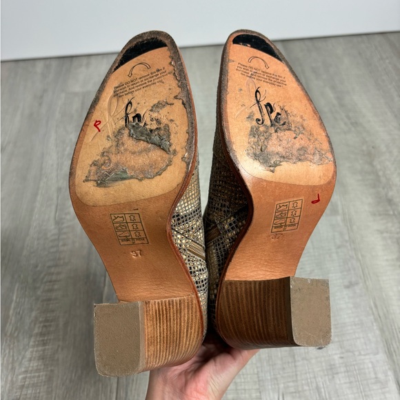 Free People Snake print Barclay Ankle Boot Brown Combo Size 37 - Picture 5 of 7